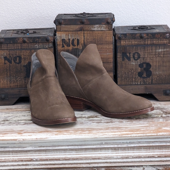 NWOT Eileen Fisher Suede Bootie Brown Size 8.5 - Picture 1 of 9